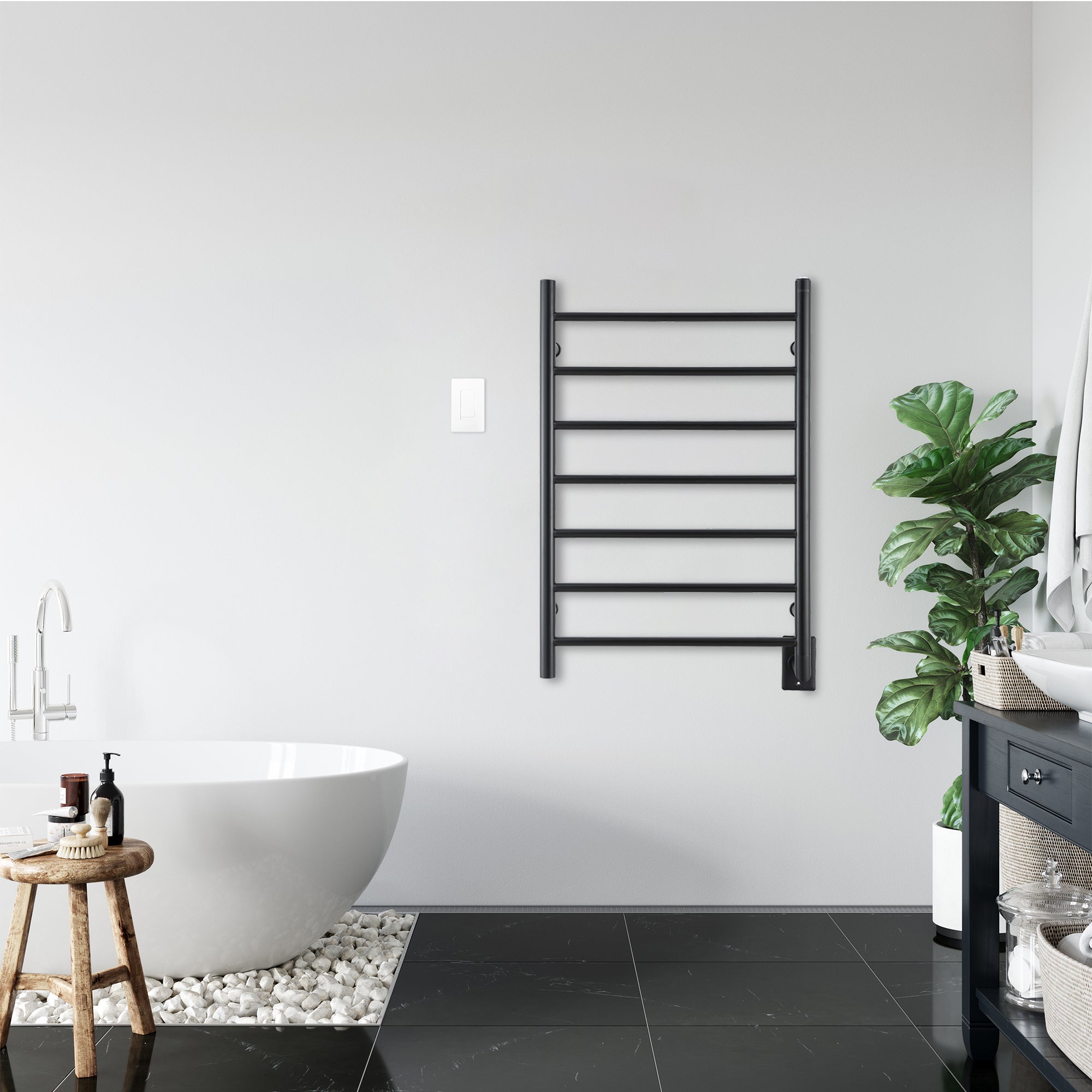 Porte-serviettes chauffant à fixation murale Comfort 7 en acier inoxydable au fini noir mat à 7 barres de Ancona avec minuterie Wi-Fi